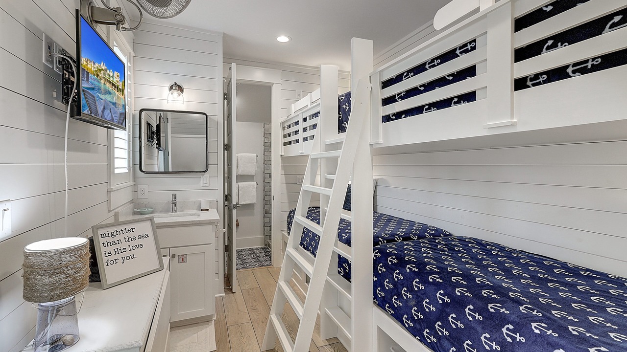 Photo of Bedroom in Cinnamon Shore