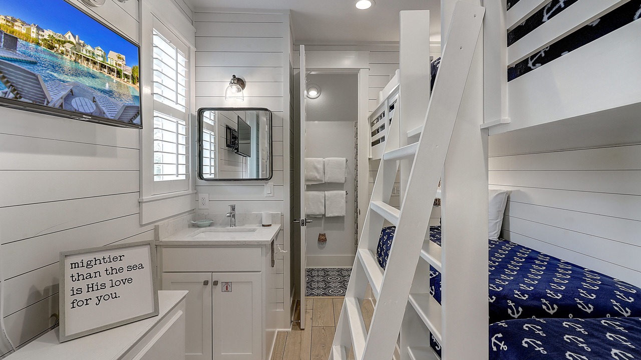 Photo of Bedroom in Cinnamon Shore