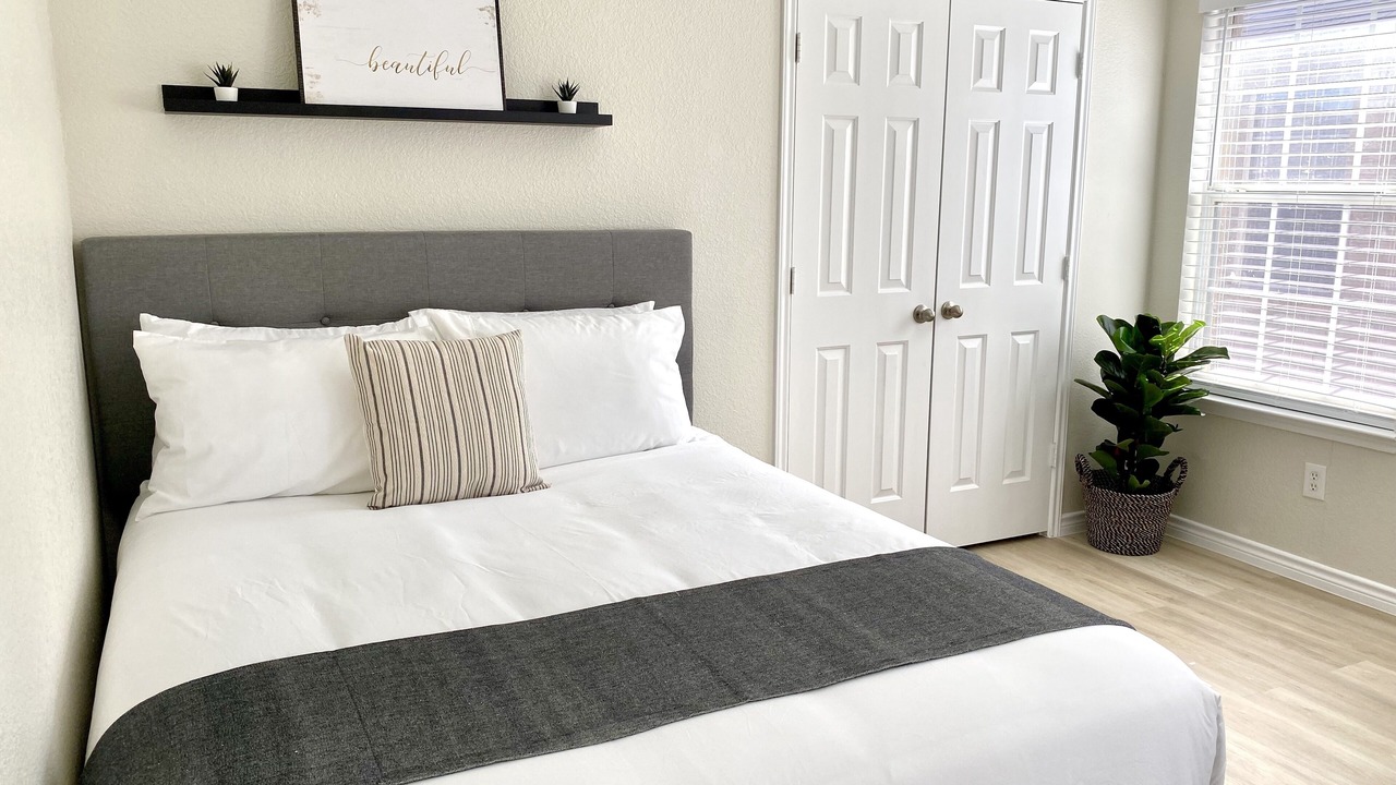 Photo of Bedroom in Grand Prairie