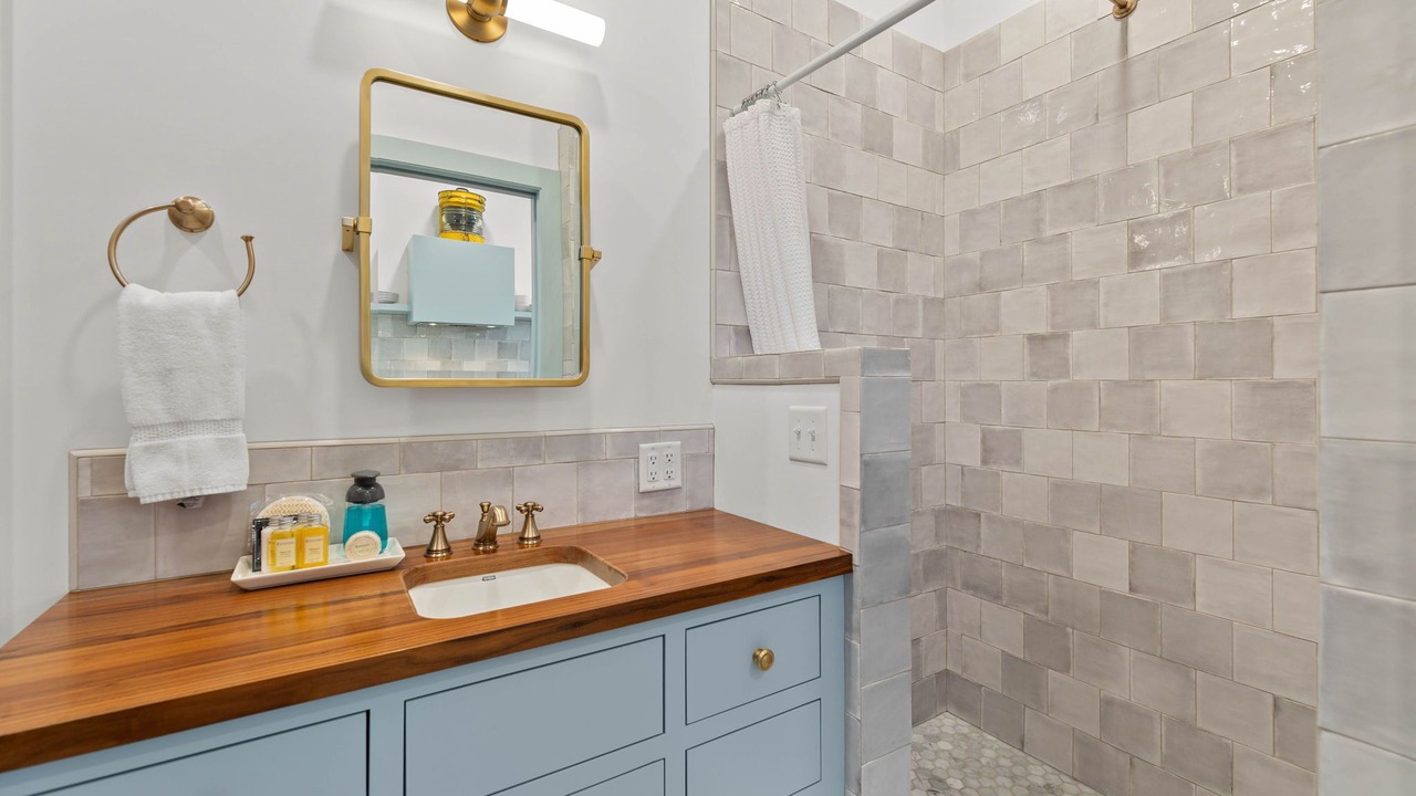 Photo of Bathroom in Garibaldi