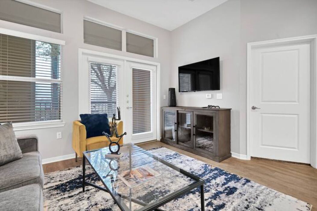 Photo of Livingroom in South Main