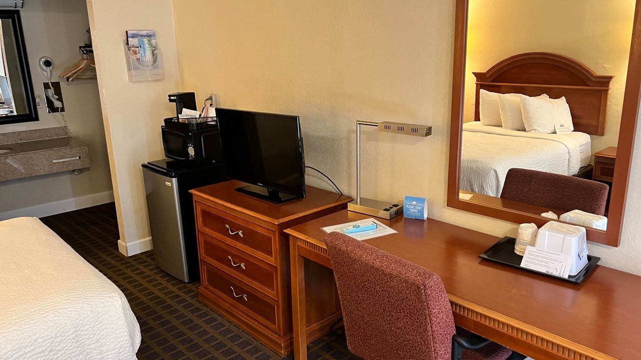 Photo of Bedroom in Candler