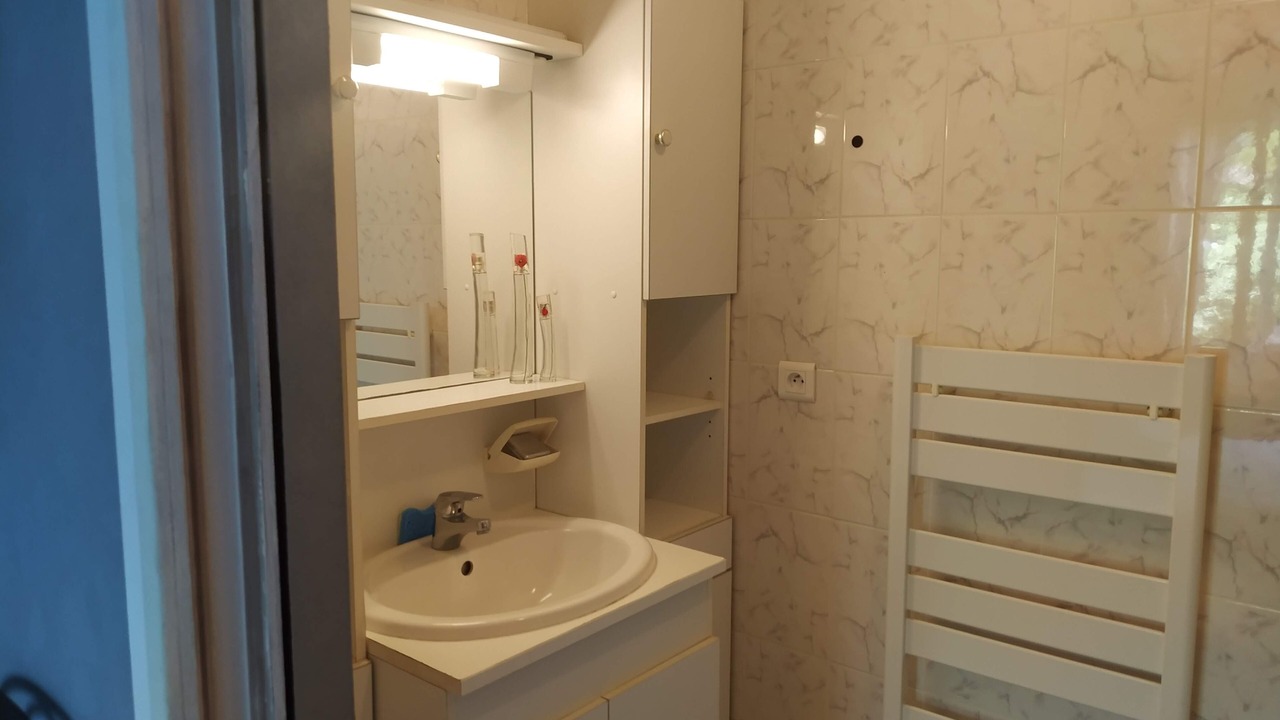 Photo of Bathroom in Redessan