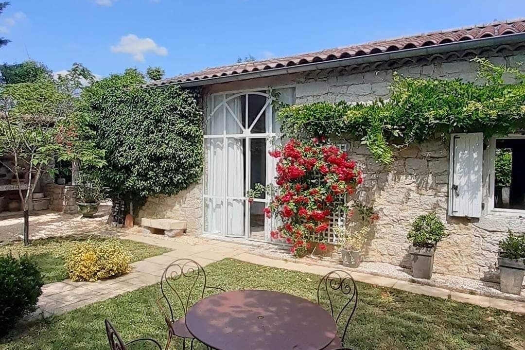 Photo of Outdoor in Berrias-et-Casteljau