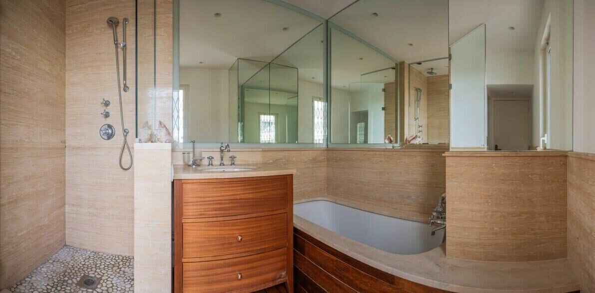 Photo of Bathroom in Porte-Dauphine