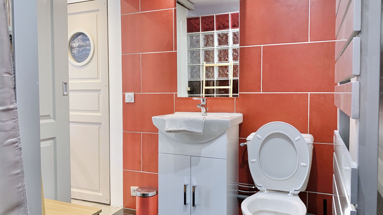 Photo of Bathroom in Lumbin