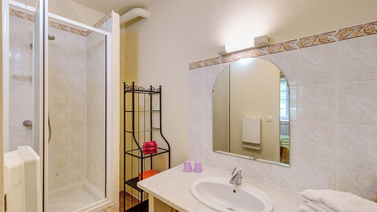 Photo of Bathroom in Tresques