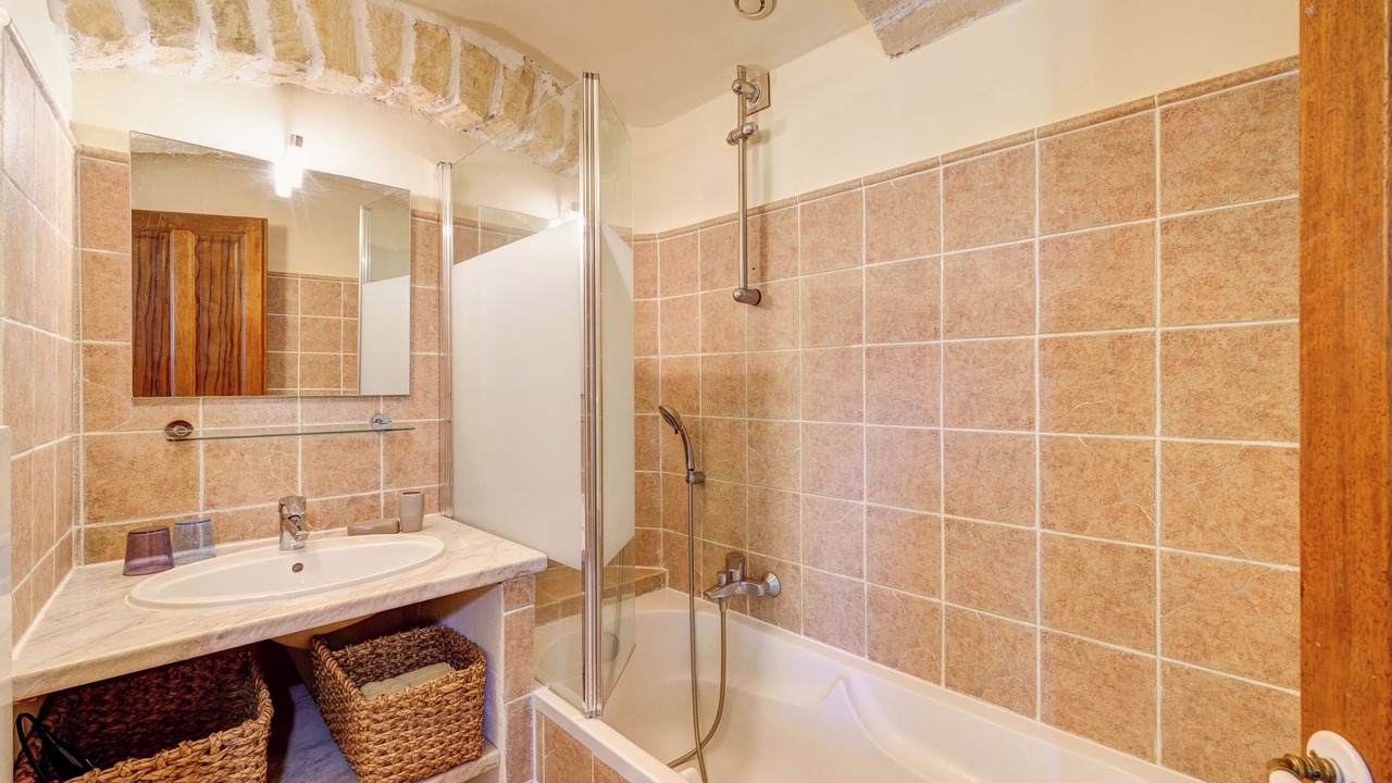 Photo of Bathroom in Tresques