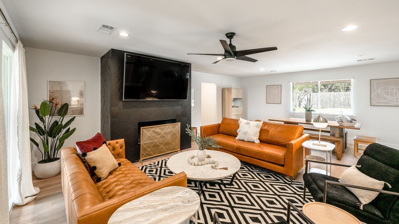 Photo of Livingroom in West Oak Hill