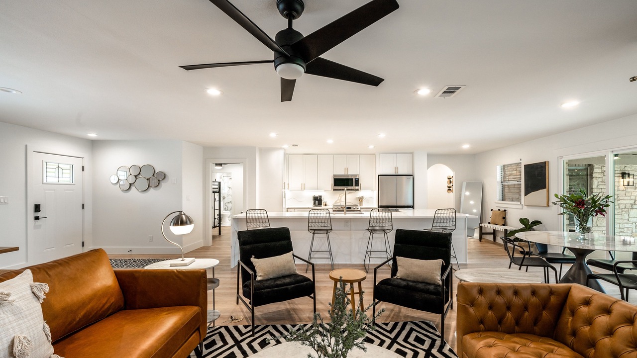 Photo of Livingroom in West Oak Hill