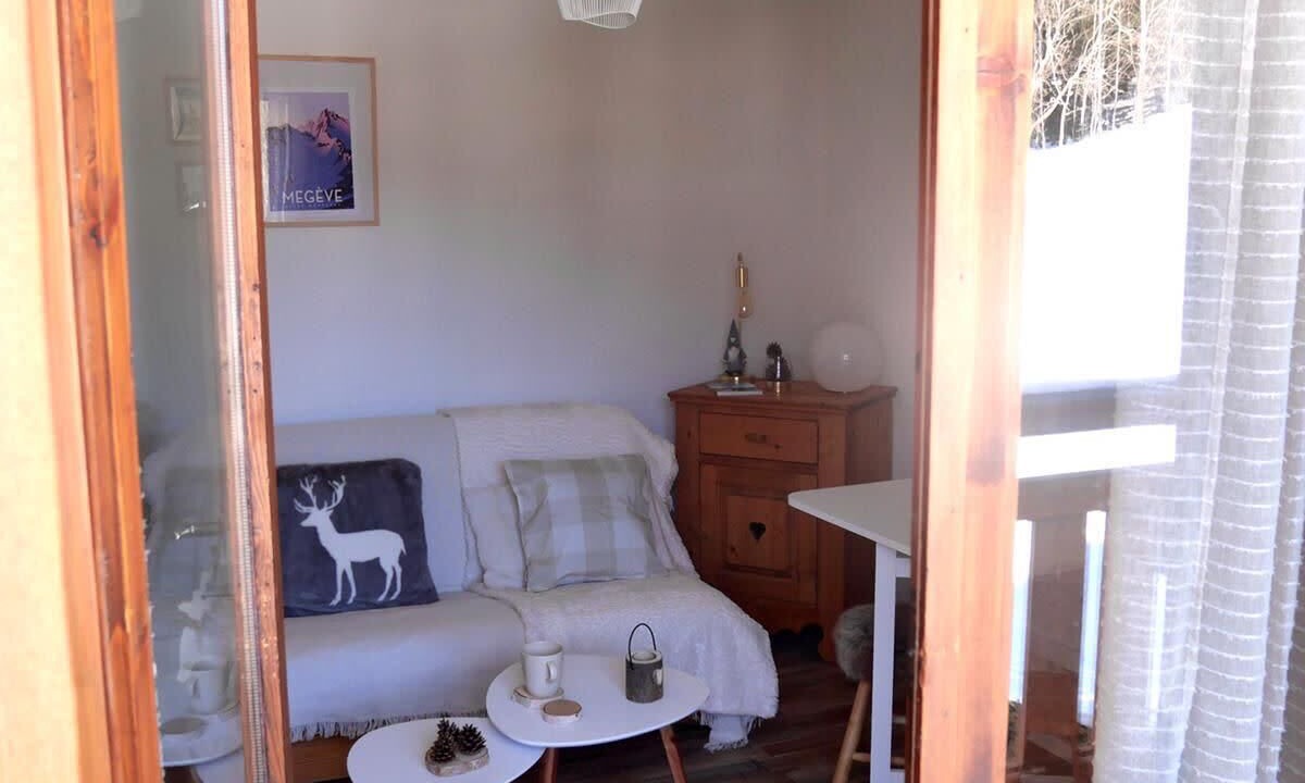 Photo of Others in Demi-Quartier