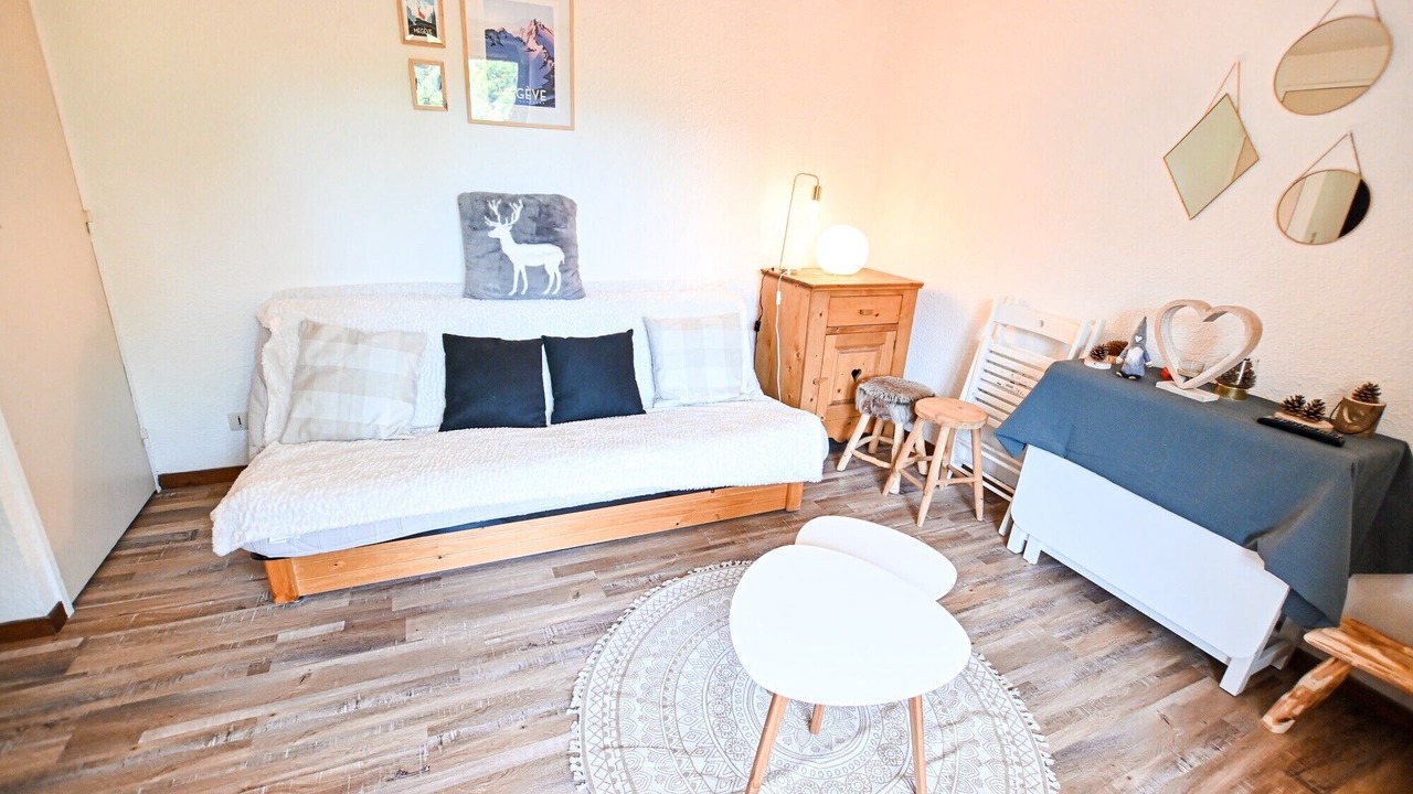 Photo of Livingroom in Demi-Quartier