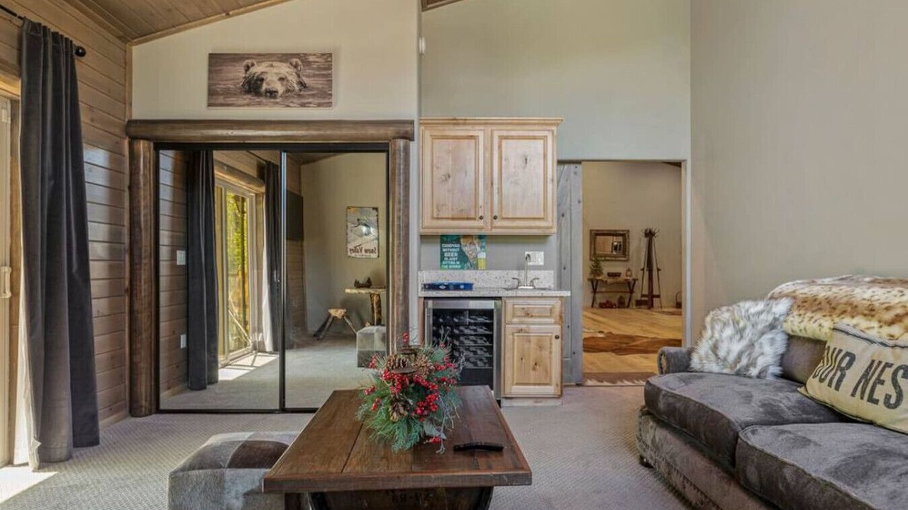 Photo of Livingroom in Eagle Mountain Estates