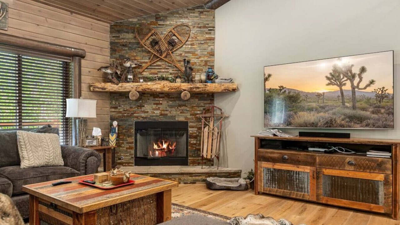 Photo of Livingroom in Eagle Mountain Estates