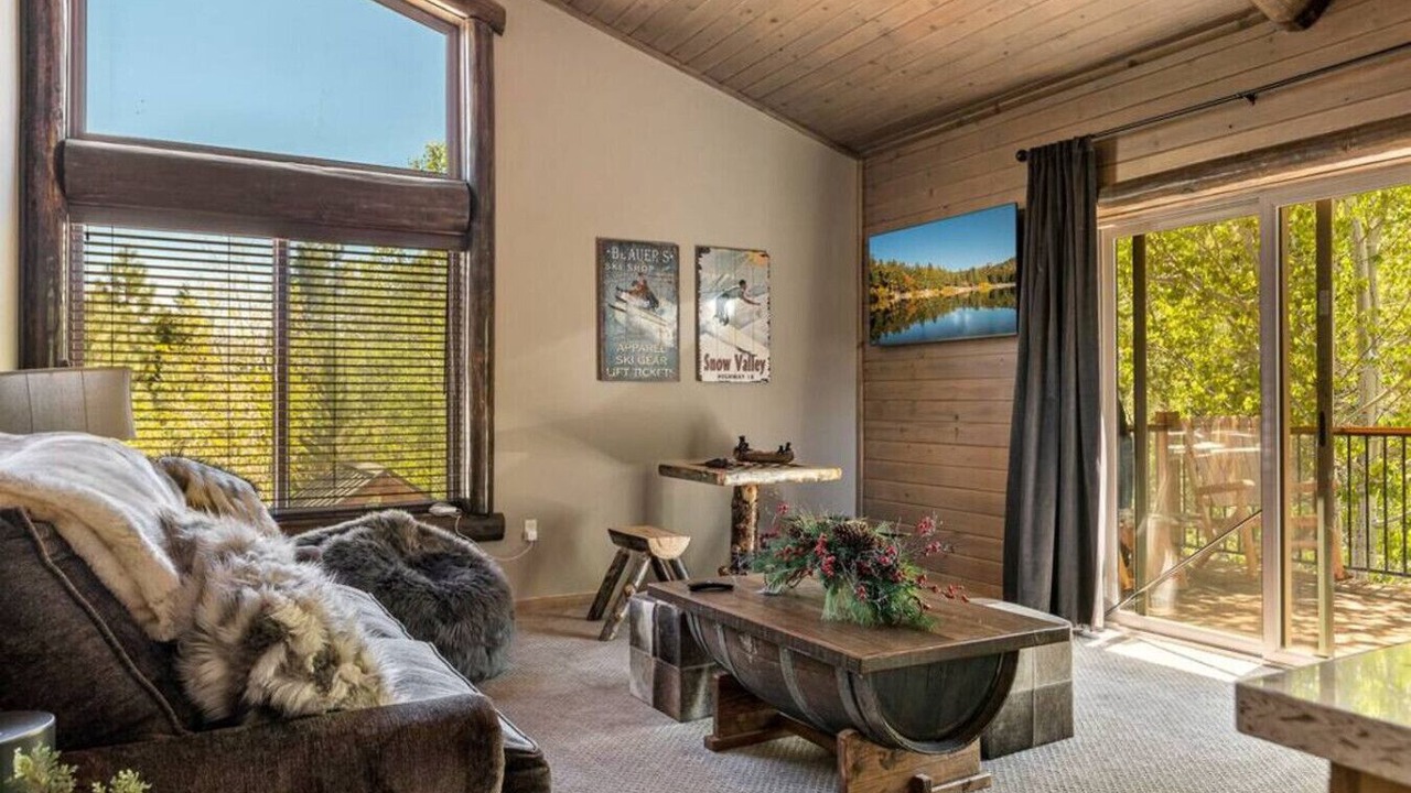 Photo of Livingroom in Eagle Mountain Estates
