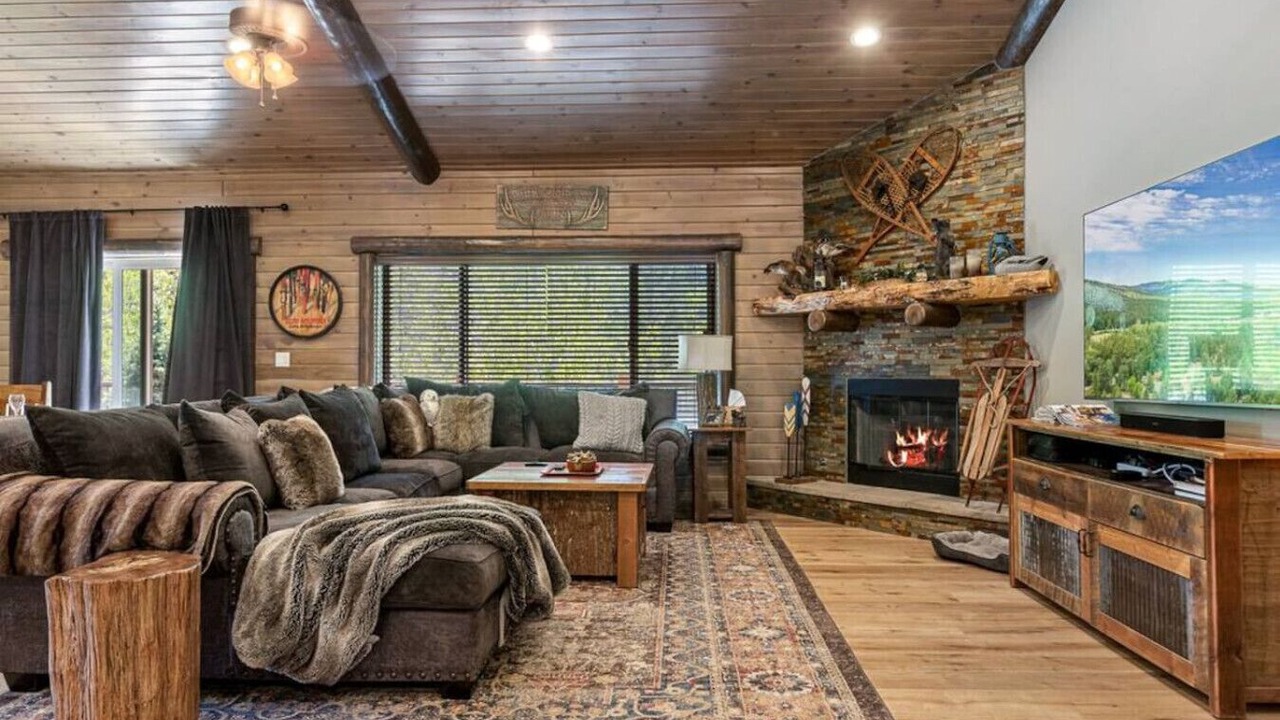 Photo of Livingroom in Eagle Mountain Estates