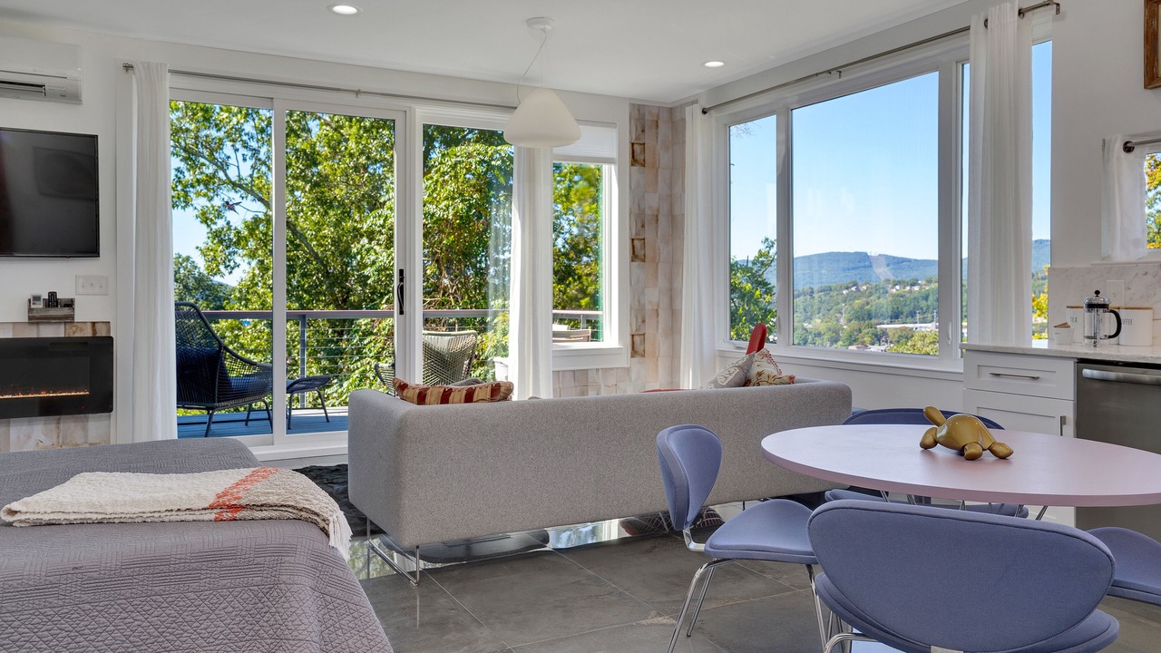 Photo of Livingroom in Northside