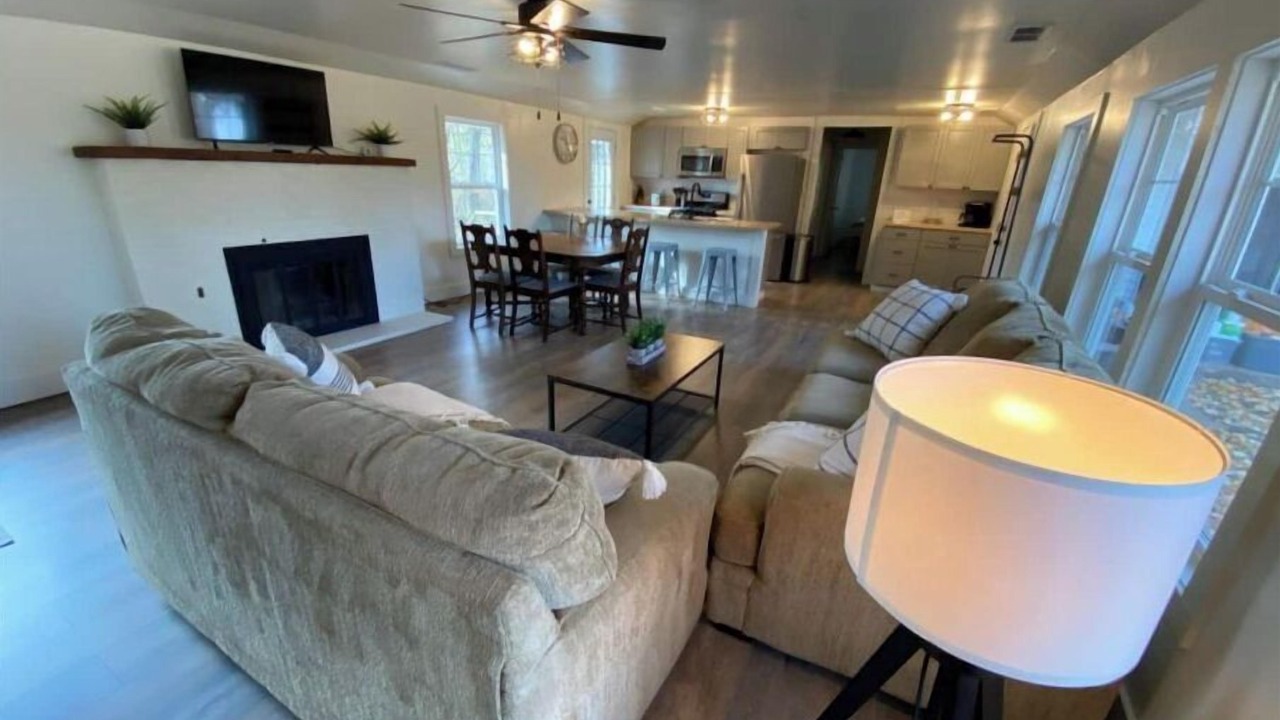 Photo of Livingroom in Wheeler