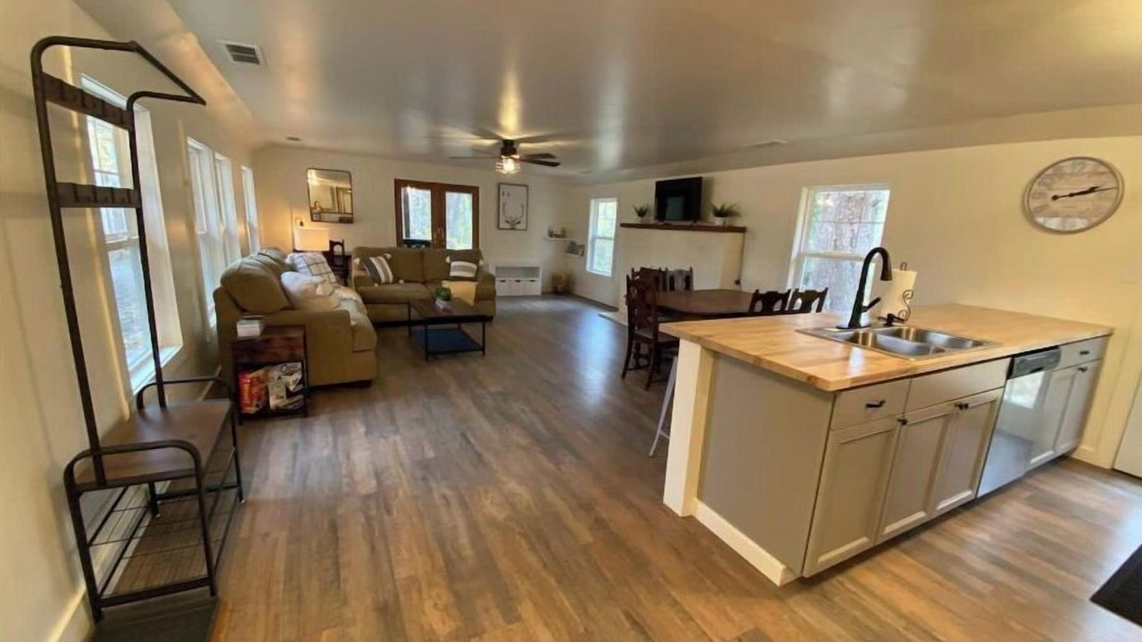 Photo of Livingroom in Wheeler
