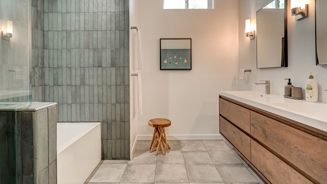 Photo of Bathroom in Royal Crest Rancheros