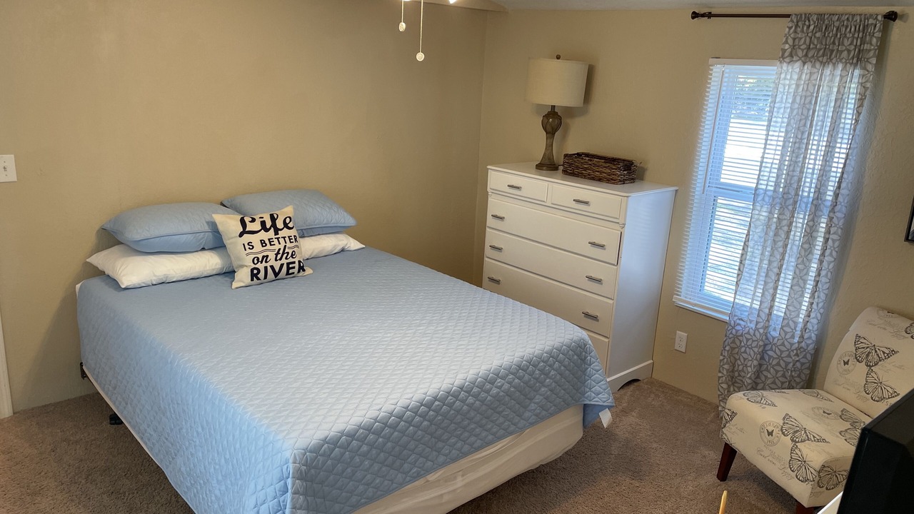 Photo of Bedroom in Dunnellon