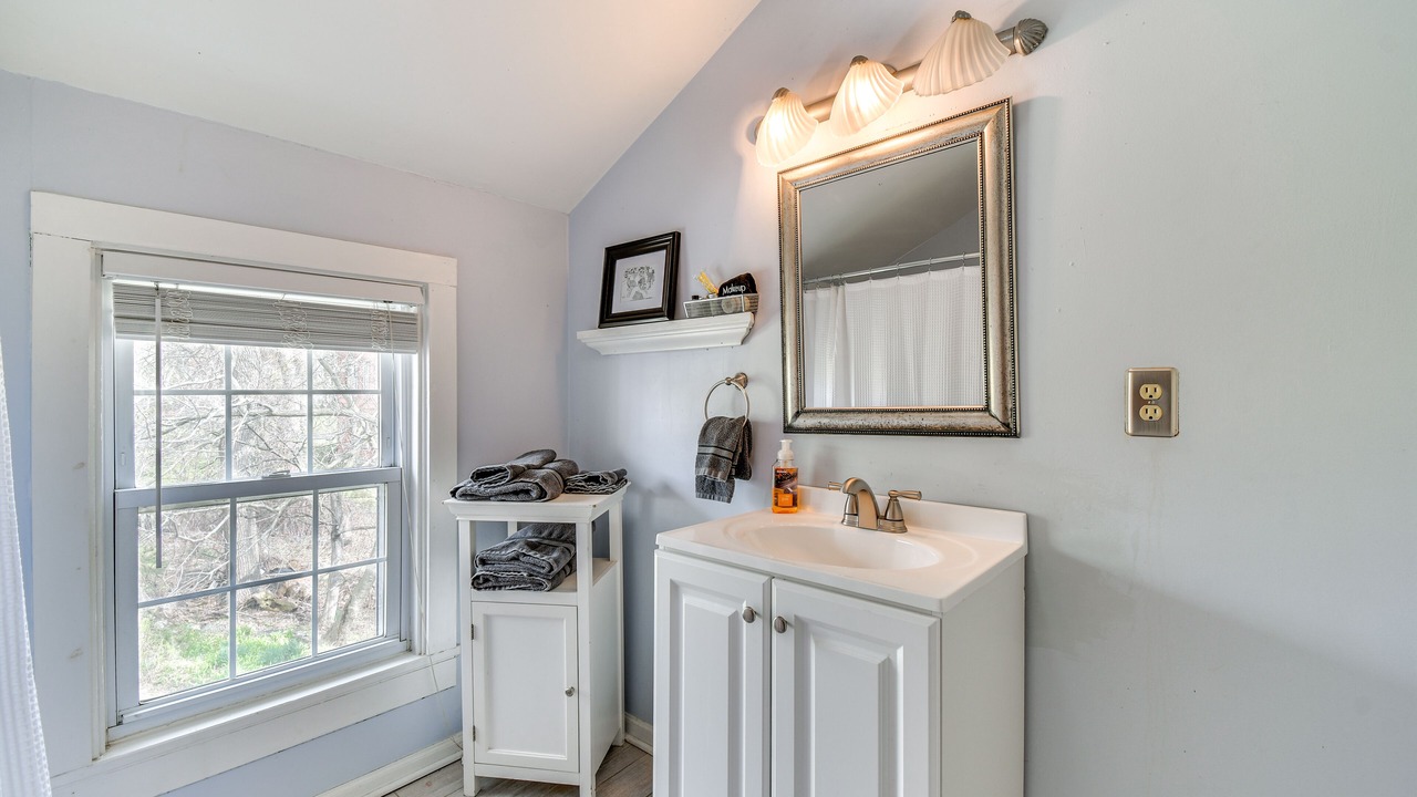 Photo of Bathroom in Cayuga