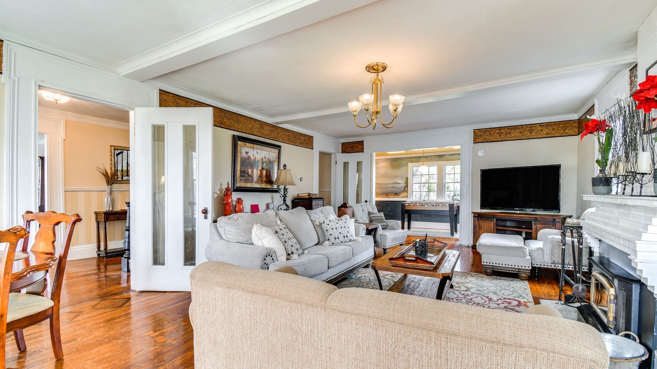 Photo of Livingroom in Cayuga