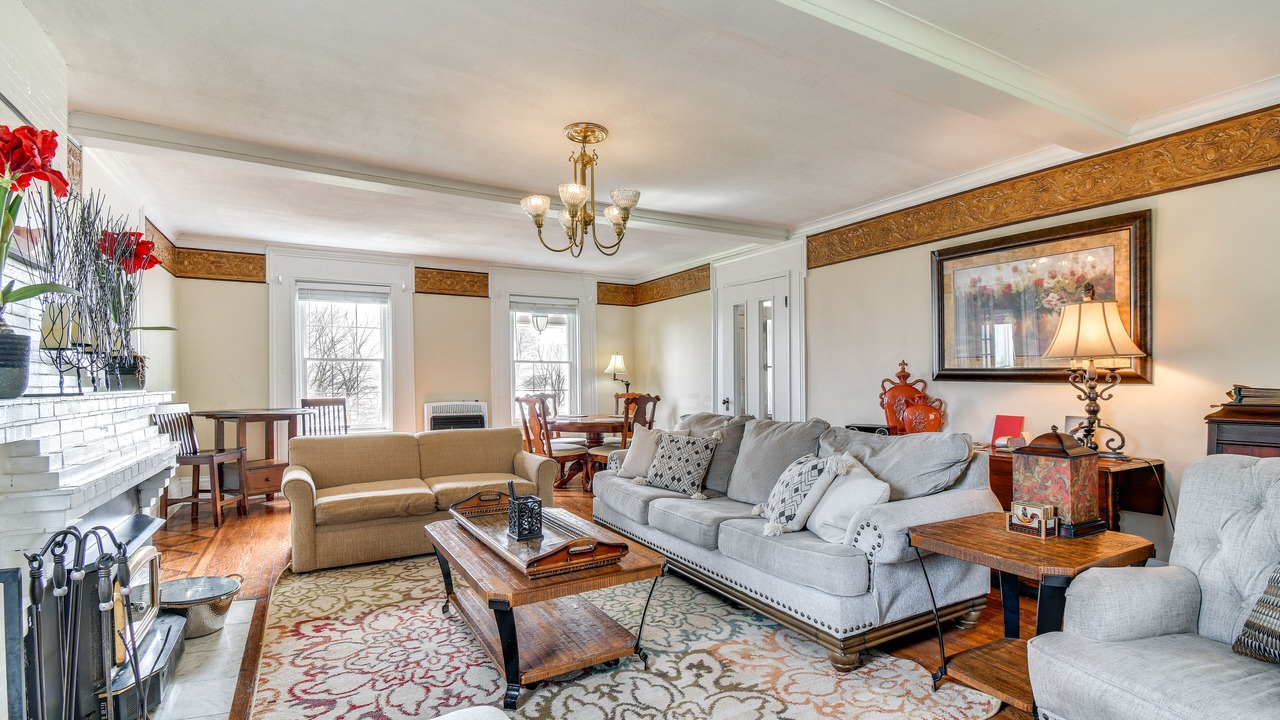Photo of Livingroom in Cayuga