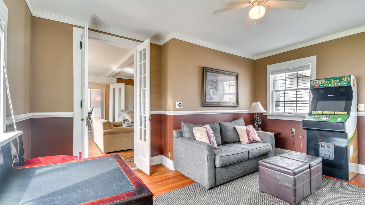 Photo of Livingroom in Cayuga