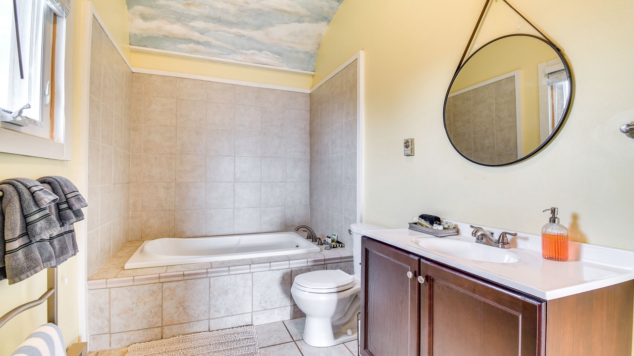 Photo of Bathroom in Cayuga