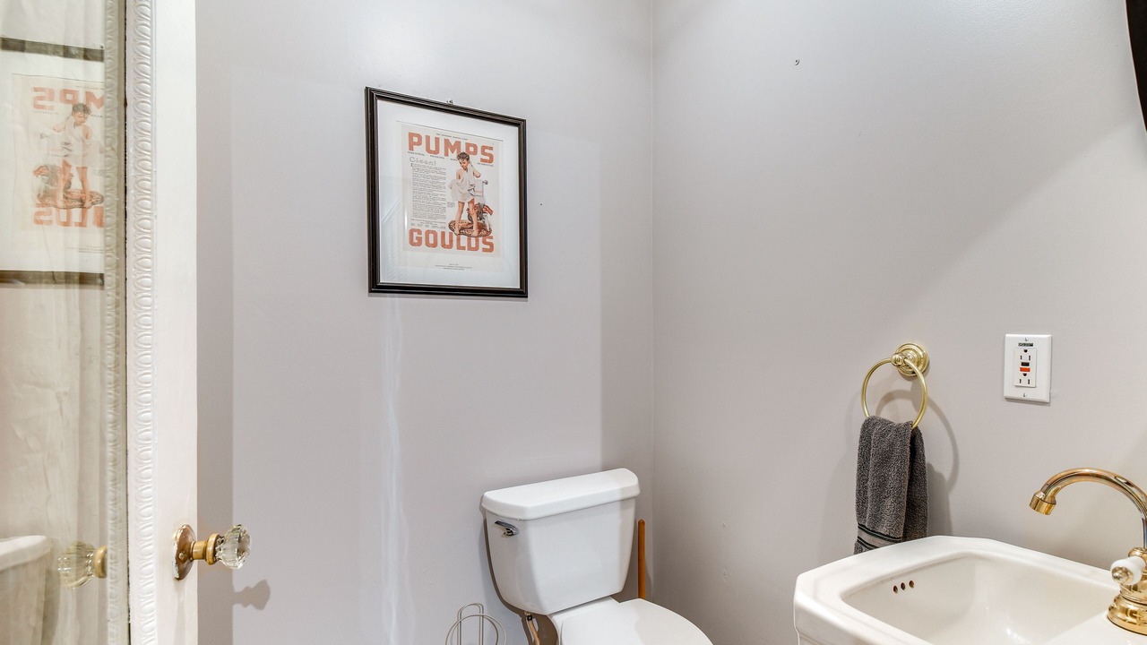 Photo of Bathroom in Cayuga