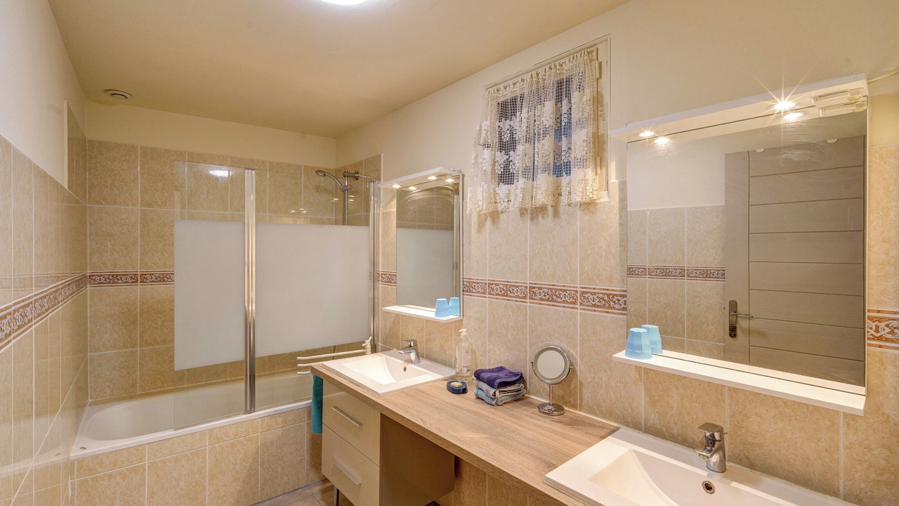 Photo of Bathroom in Tresques