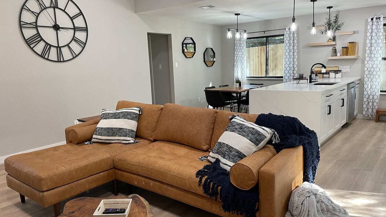 Photo of Livingroom in McNeil