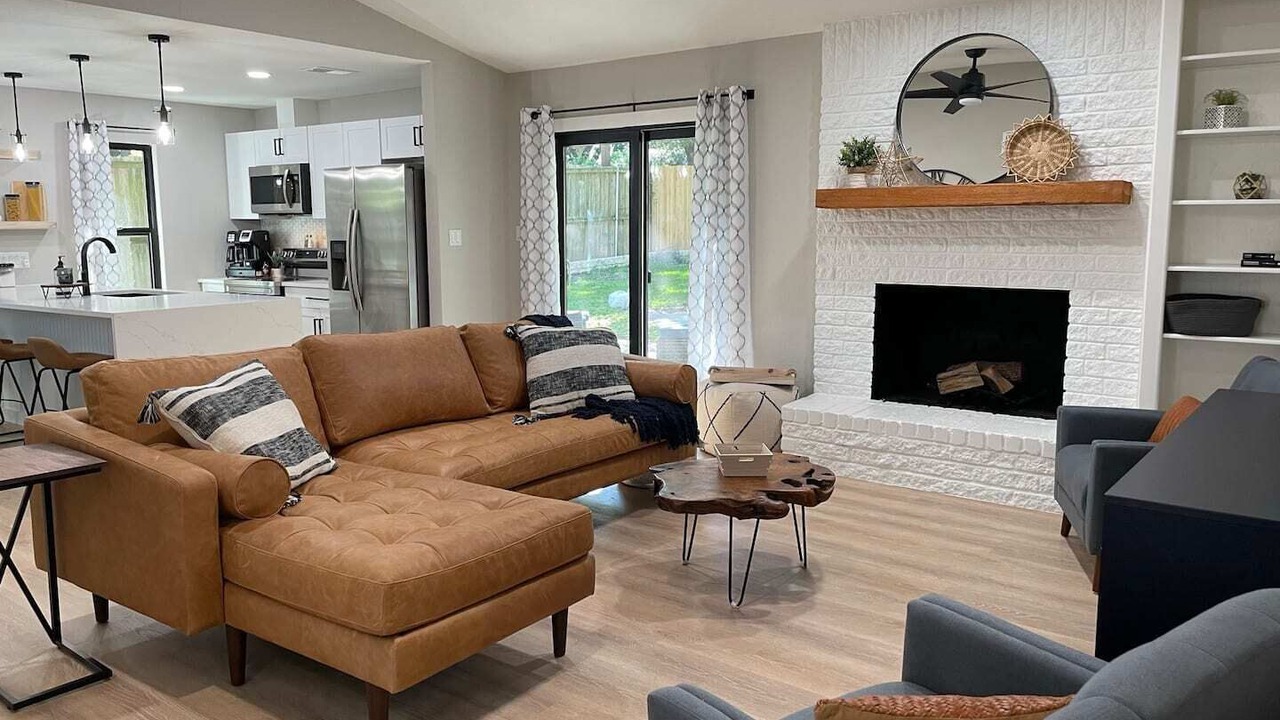 Photo of Livingroom in McNeil