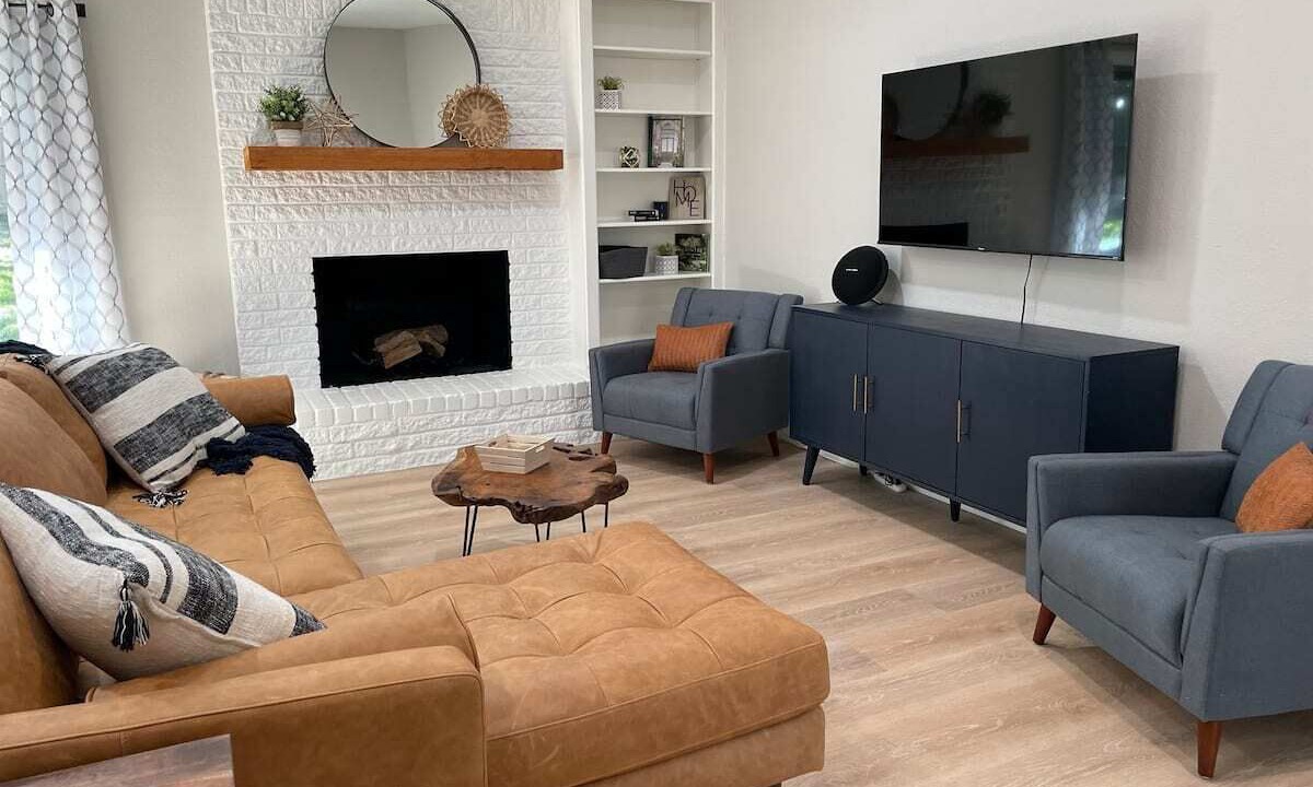 Photo of Livingroom in McNeil