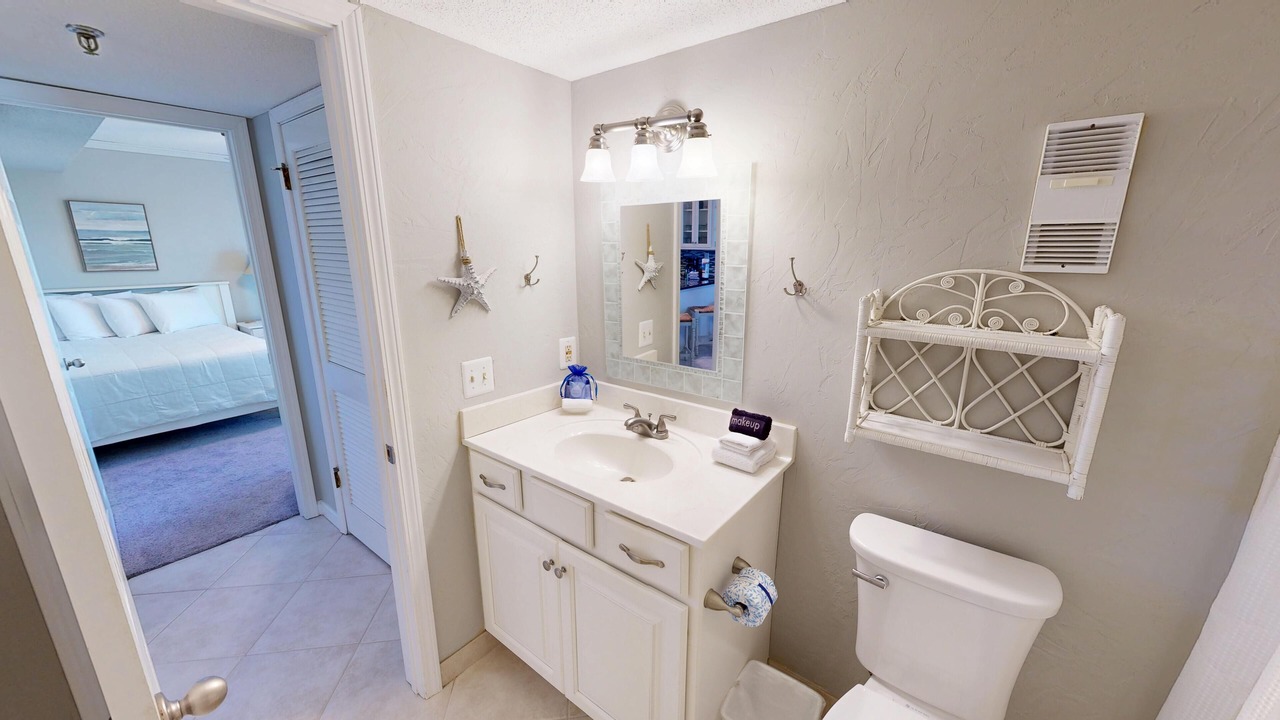 Photo of Bathroom in Holiday Isle