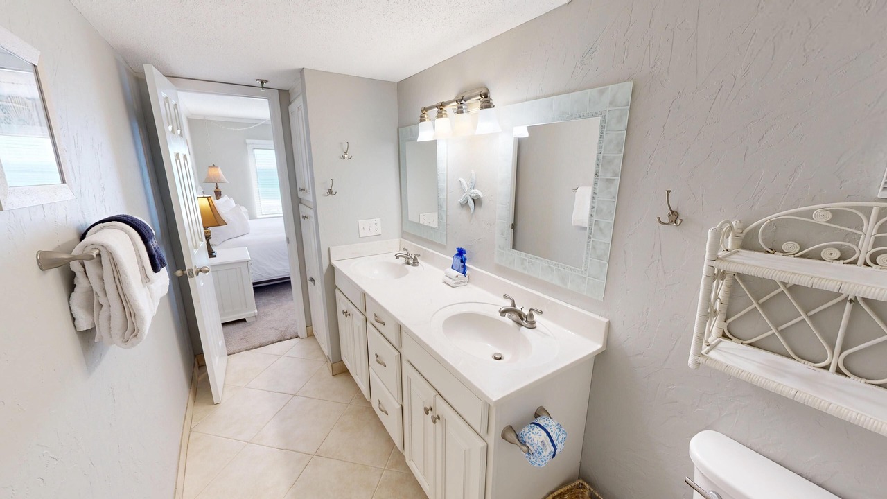 Photo of Bathroom in Holiday Isle