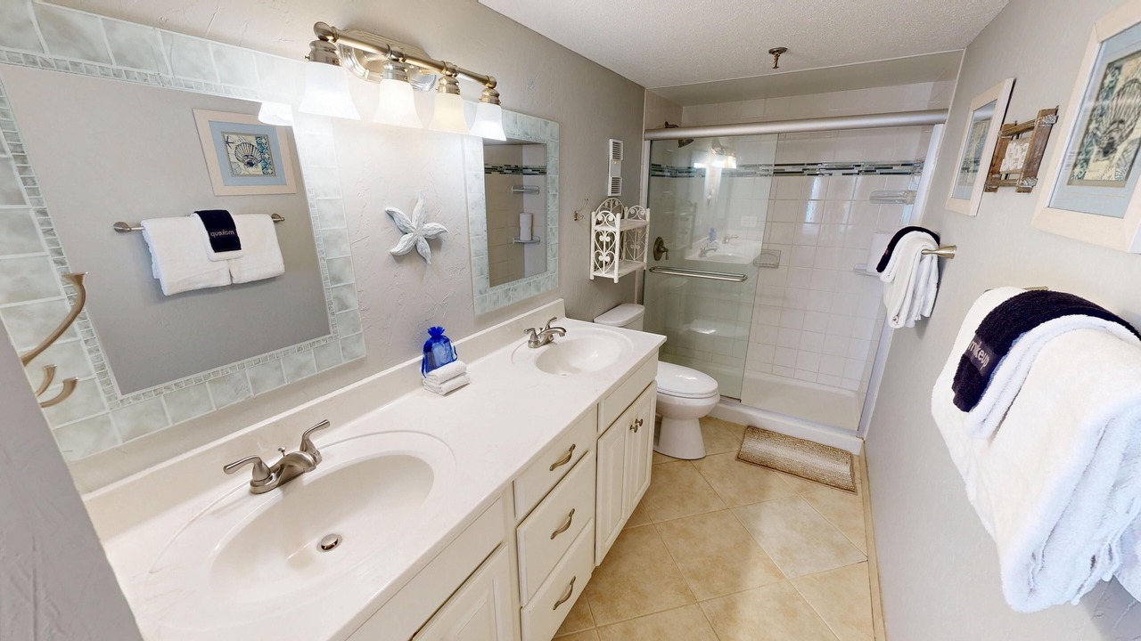 Photo of Bathroom in Holiday Isle