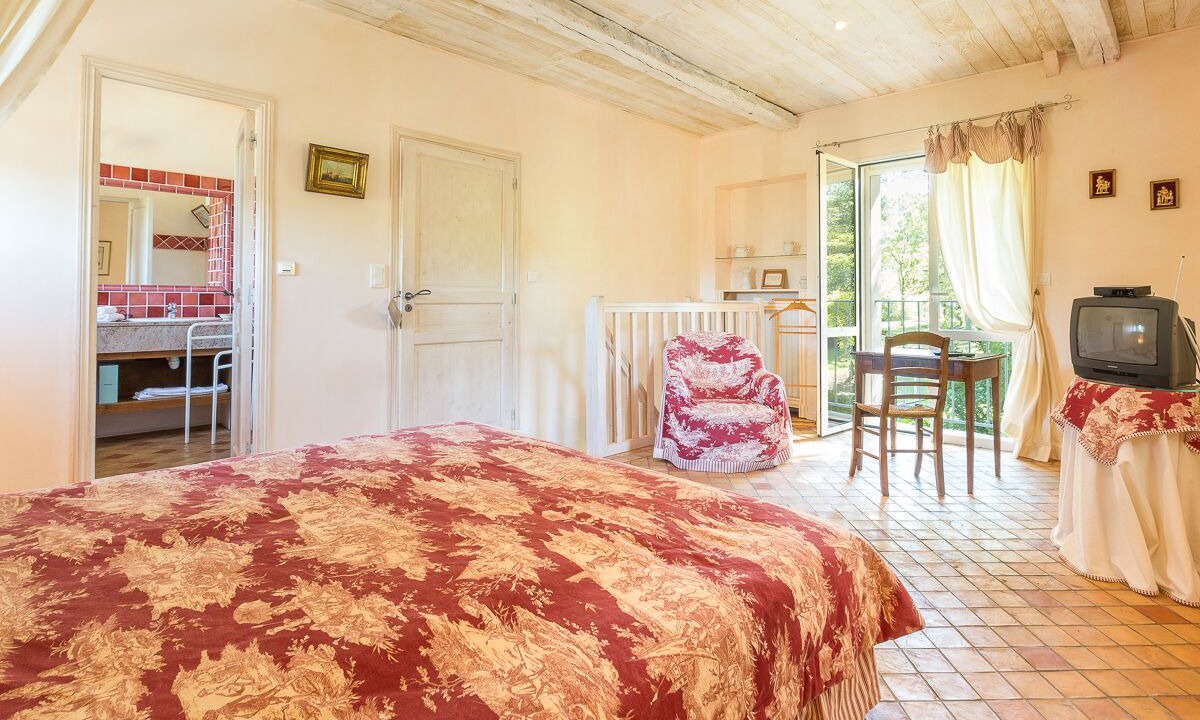 Photo of Bedroom in Saint-Cernin-de-Larche