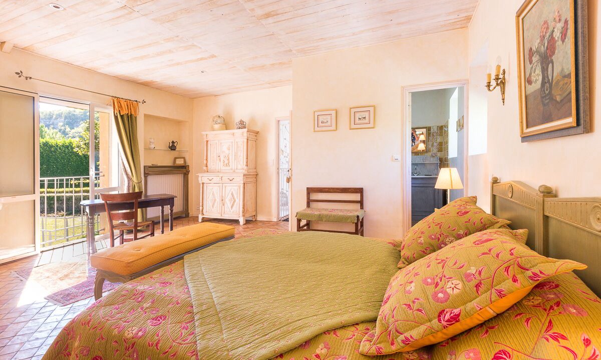 Photo of Bedroom in Saint-Cernin-de-Larche