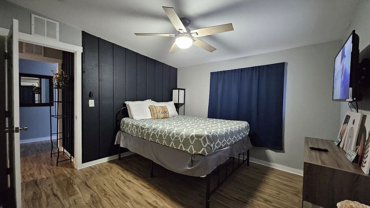 Photo of Bedroom in Garfield