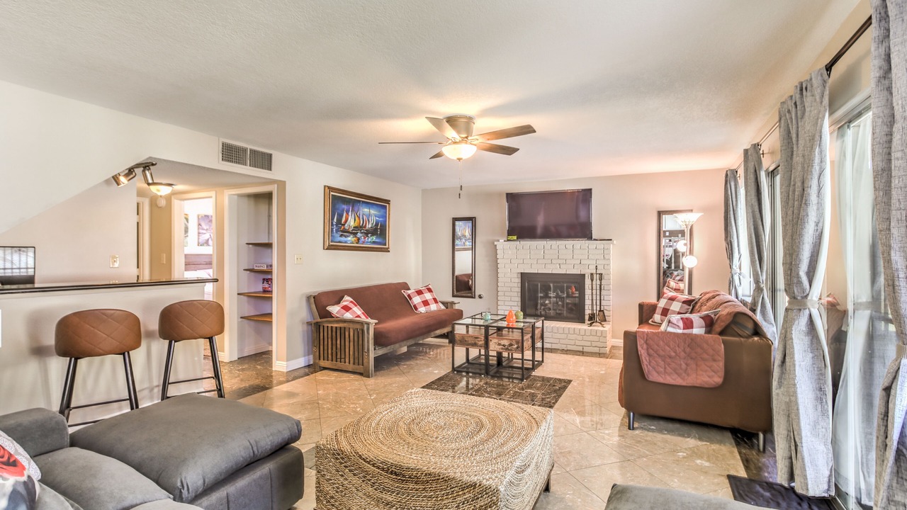 Photo of Livingroom in Canyon Gate