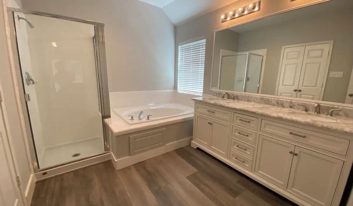 Photo of Bathroom in Alden Bridge