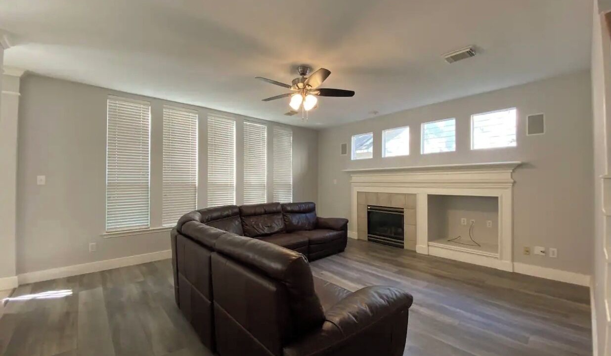 Photo of Livingroom in Alden Bridge