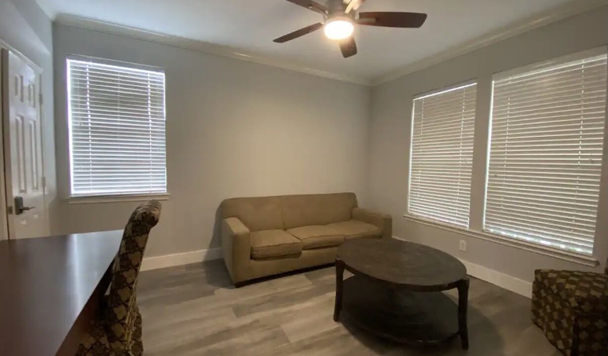 Photo of Livingroom in Alden Bridge