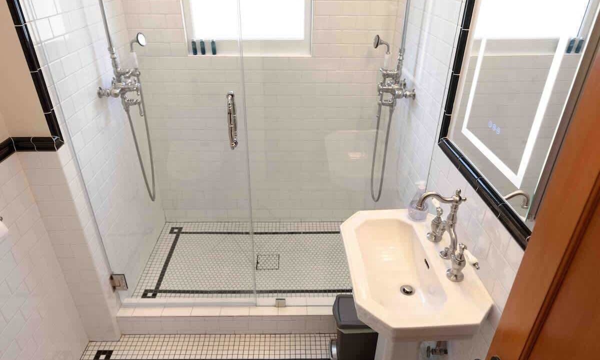 Photo of Bathroom in Fairview Park