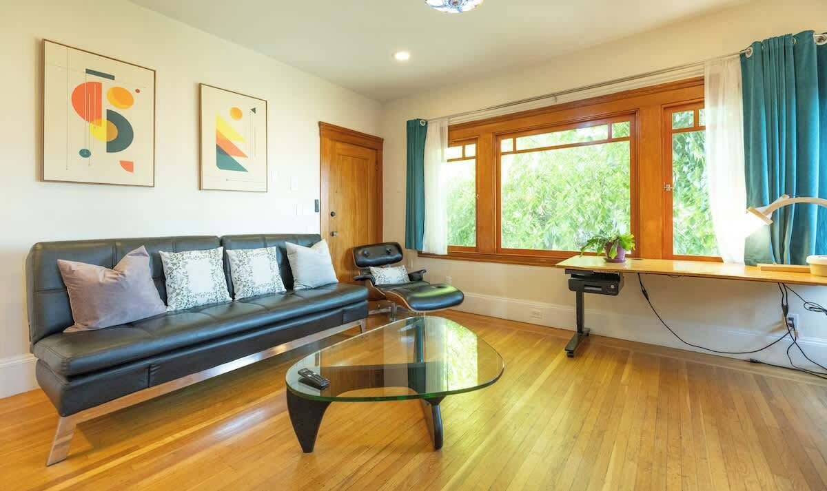 Photo of Livingroom in Fairview Park