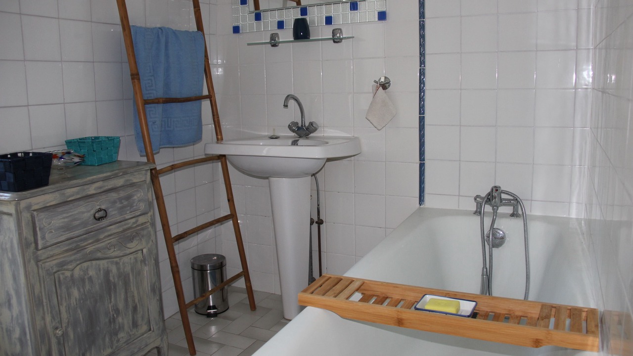 Photo of Bathroom in Thenon