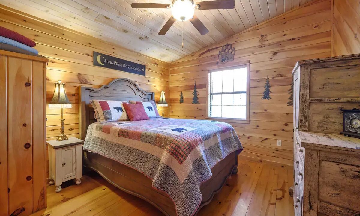 Photo of Bedroom in Hochatown