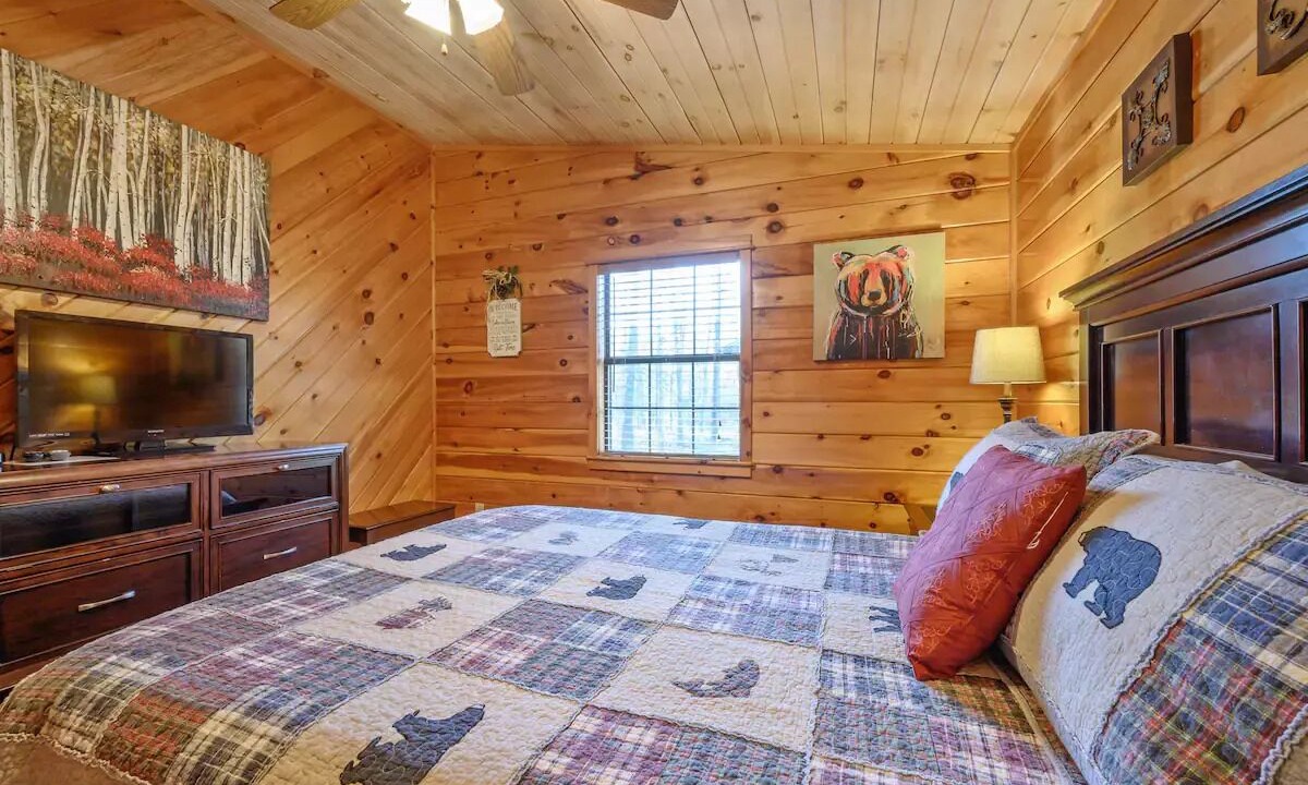 Photo of Bedroom in Hochatown